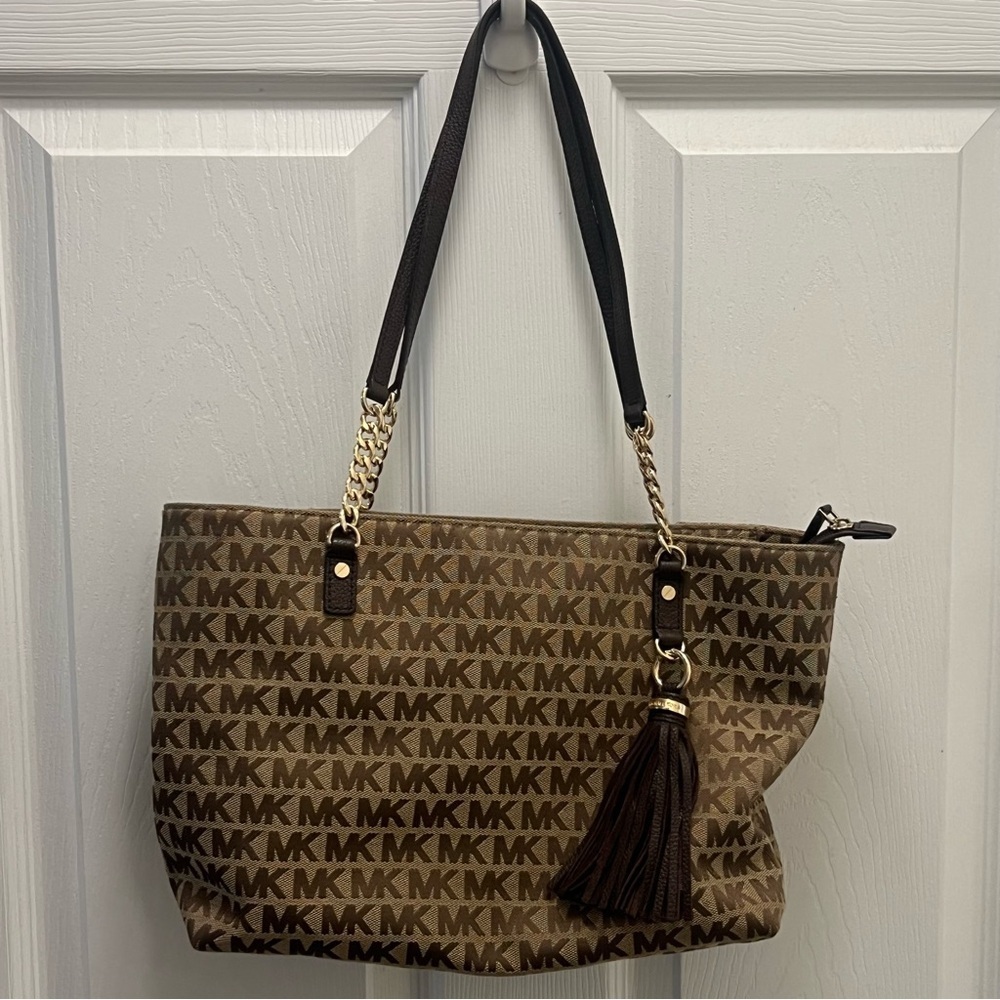 Michael Kors Jet Set Top Zip Tote in Brown with MK Logo design